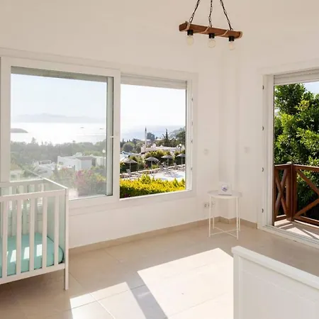 House With Sea View And Shared Pool In Bodrum 公寓