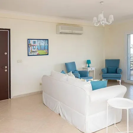 House With Sea View And Shared Pool In Bodrum 图尔古特雷斯