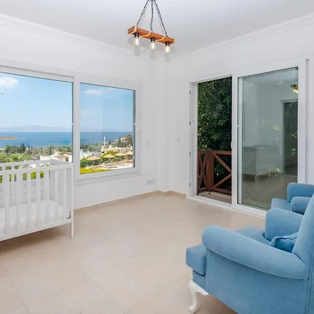 House With Sea View And Shared Pool In Bodrum 图尔古特雷斯