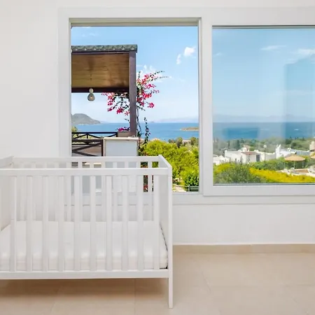 House With Sea View And Shared Pool In Bodrum 图尔古特雷斯