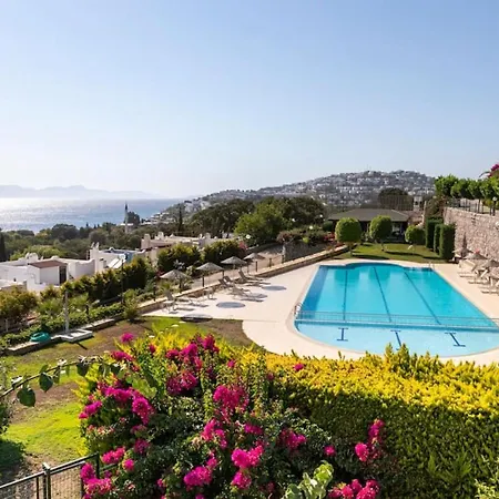 Daire House With Sea View And Shared Pool In Bodrum Turgutreis
