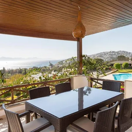 House With Sea View And Shared Pool In Bodrum Daire